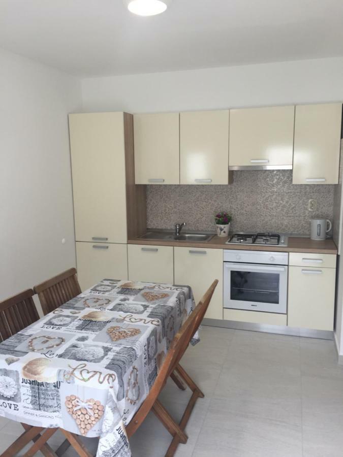 Apartmani Roko Drvenik  Esterno foto