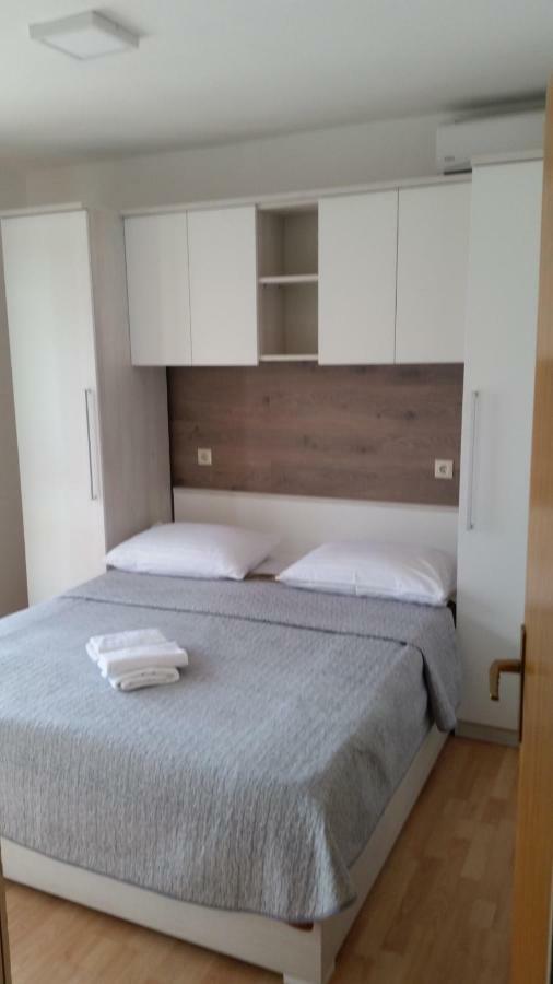 Apartmani Roko Drvenik  Esterno foto